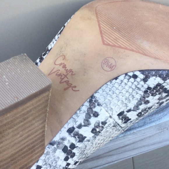 Crown Vintage block heel snake skin print shoes - Picture 4 of 6